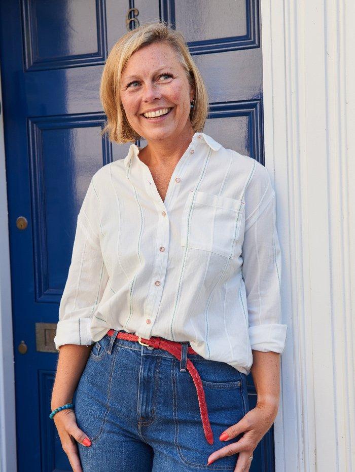 woman wearing white shirt