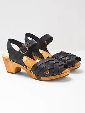 generic_howtowearyellow_3across_sunnysideup_sandals