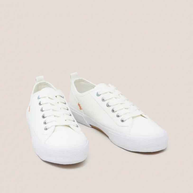 generic_waysToWearTunics_3across_white-plimsols-D